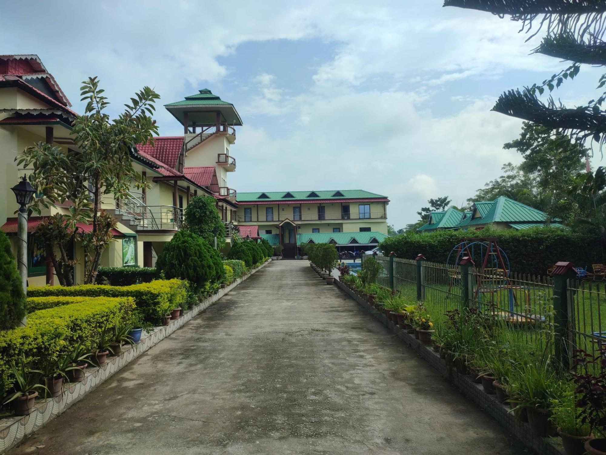 Maa Greenary View - A Holiday Resort Alipur Duar Ngoại thất bức ảnh