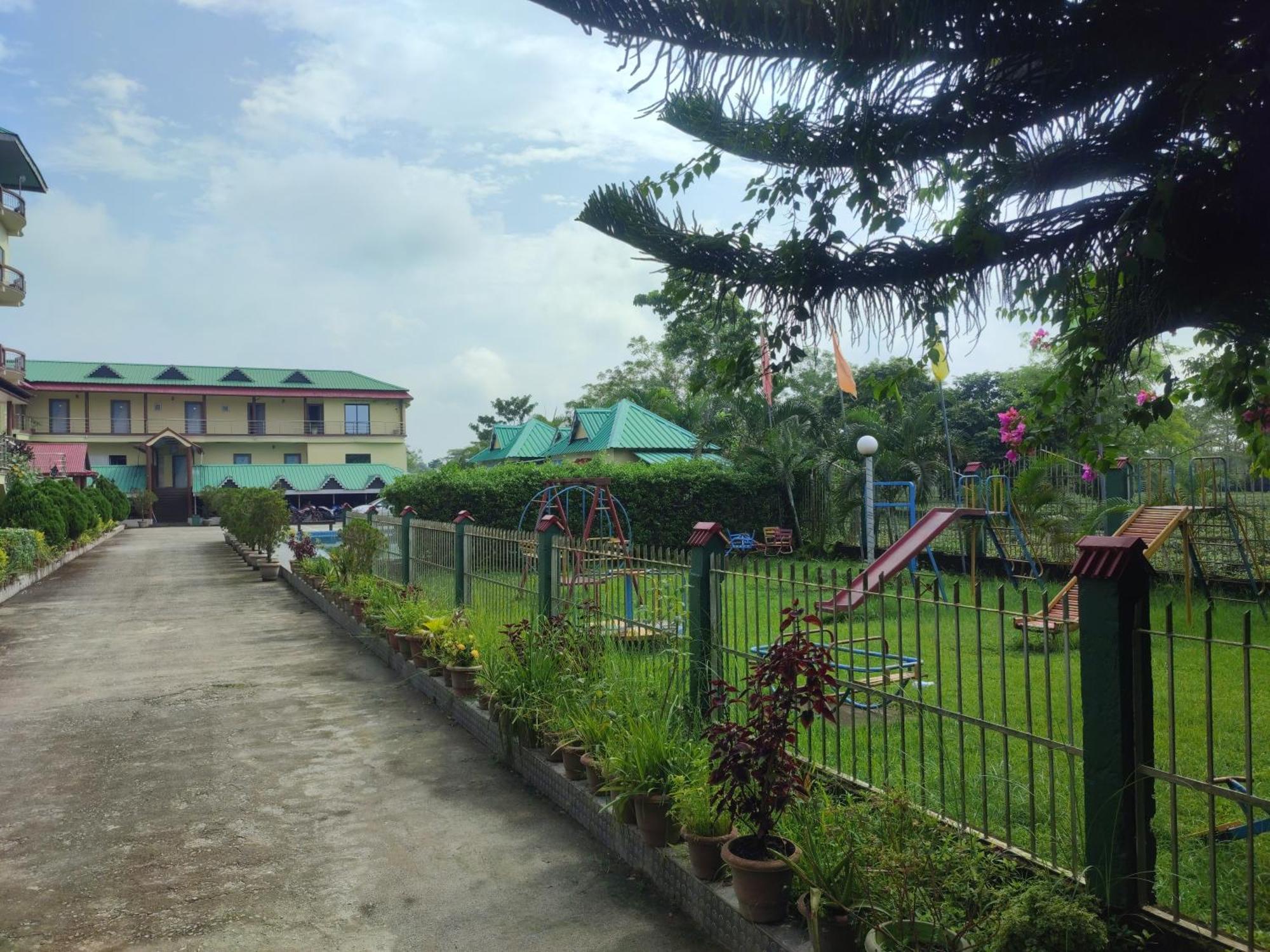 Maa Greenary View - A Holiday Resort Alipur Duar Ngoại thất bức ảnh