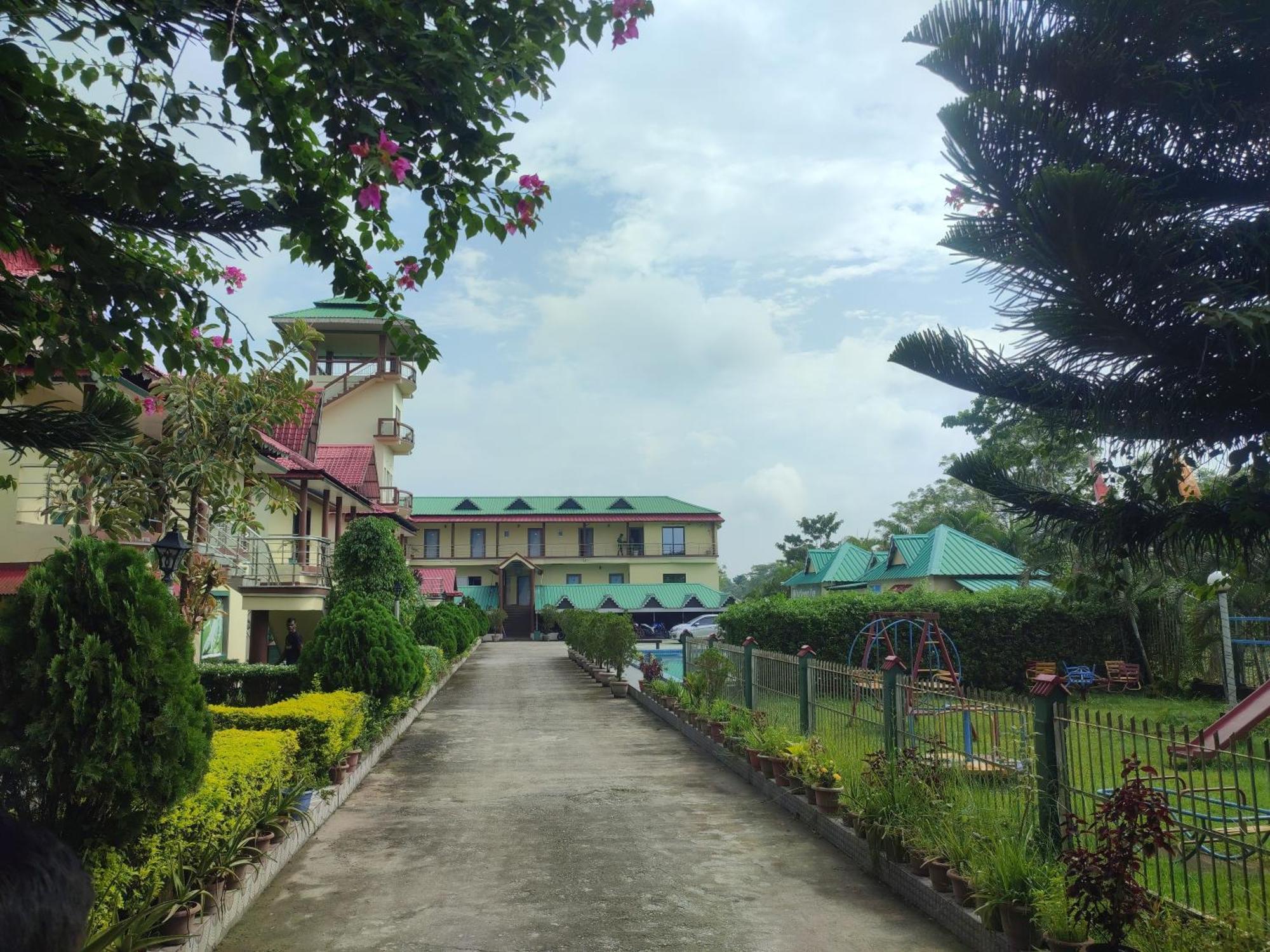 Maa Greenary View - A Holiday Resort Alipur Duar Ngoại thất bức ảnh